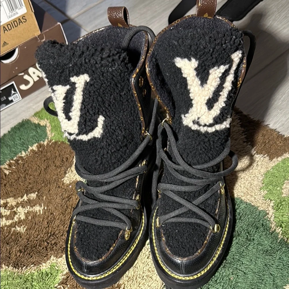 Louis Vuitton Beauborg Boots, Worn Once Size 37 - Picture 1 of 2